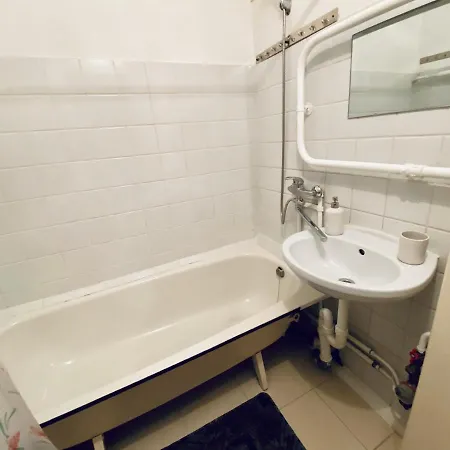 Spacious 3-room & Residential Parking